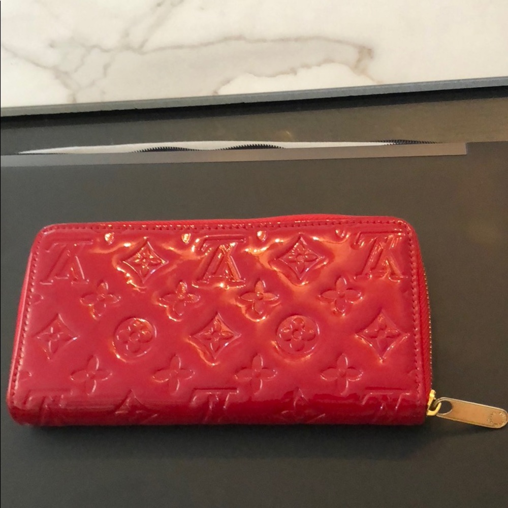 Red Vernis style wallet